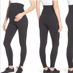 Zella mamasana live in maternity ankle leggings.